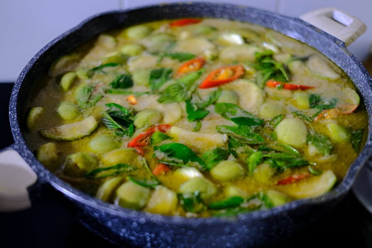 Thai Green Curry (Aromatic & Spicy Delight)