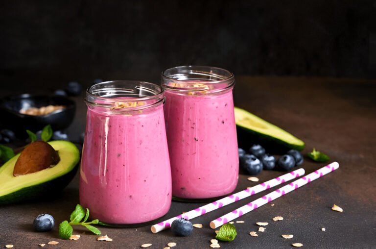 🥑 Triple Berry Avocado Breakfast Smoothie